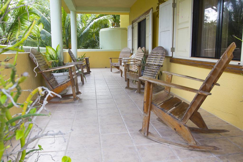 Sea Eye Hotel - Tropical Building Útila Esterno foto