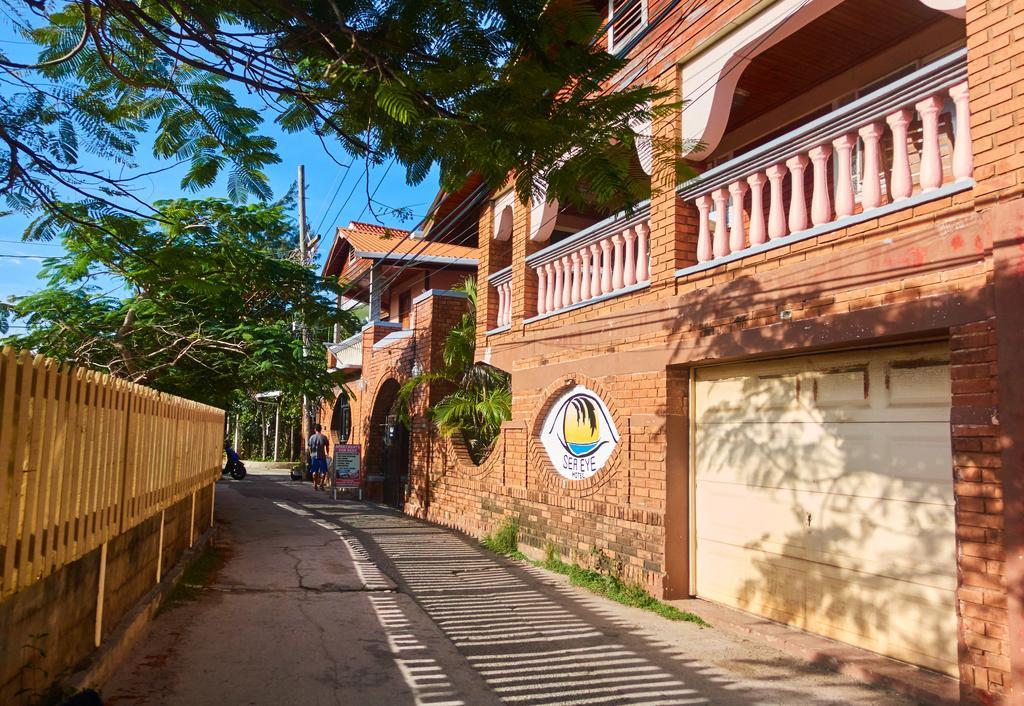Sea Eye Hotel - Tropical Building Útila Esterno foto